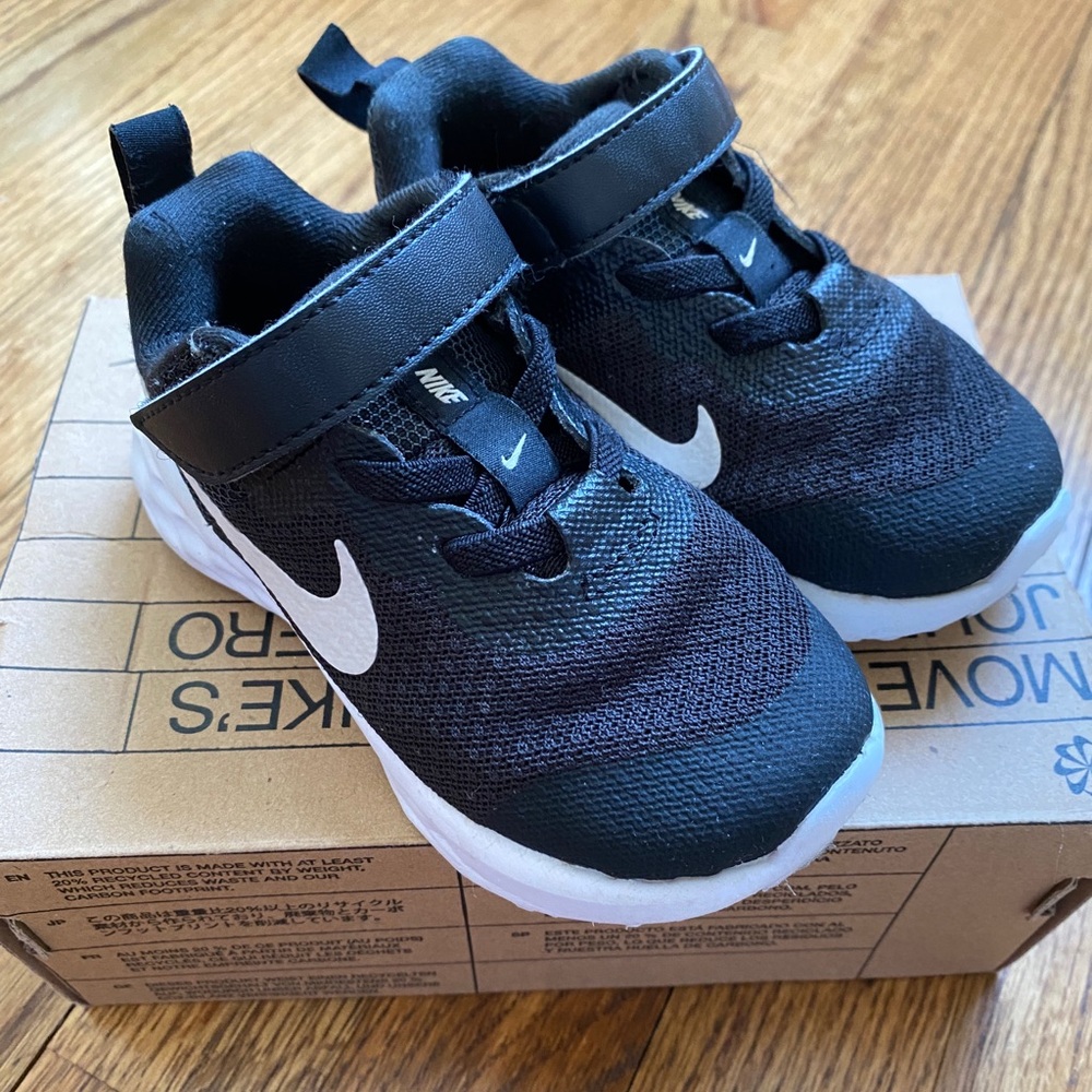 Size 6c Nike toddler shoe